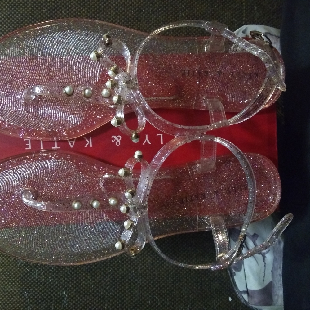 Sandles - Picture 2 of 3